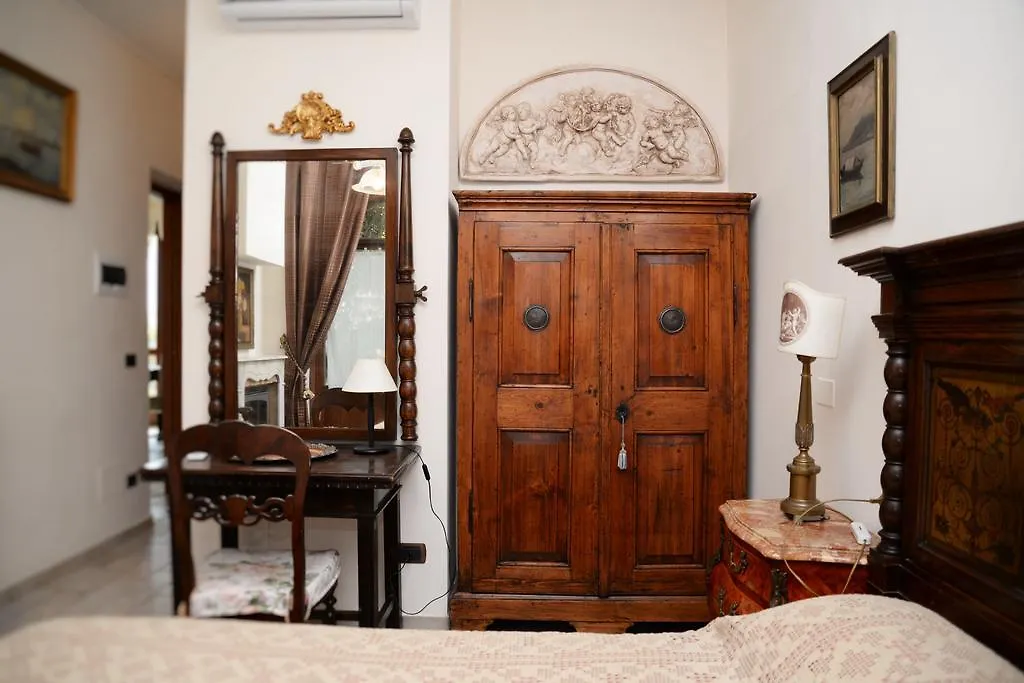 Villa Sinatra Padenghe sul Garda Bed & Breakfast