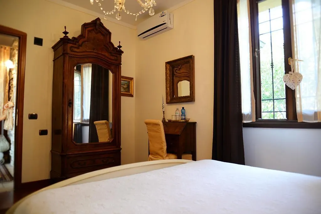 Villa Sinatra Padenghe sul Garda Italy