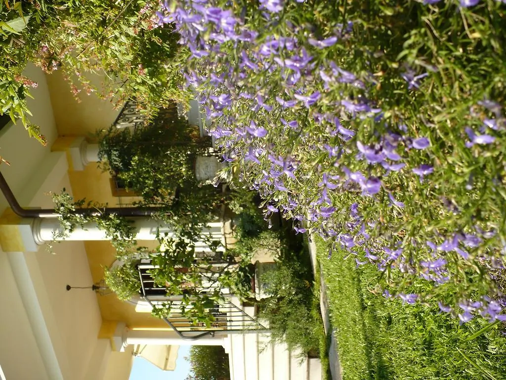 Villa Sinatra Padenghe sul Garda 0*,  Italy