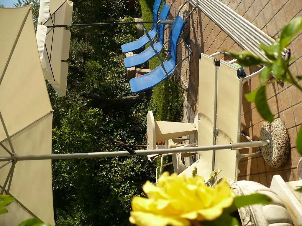 Villa Sinatra Padenghe sul Garda Bed & Breakfast
